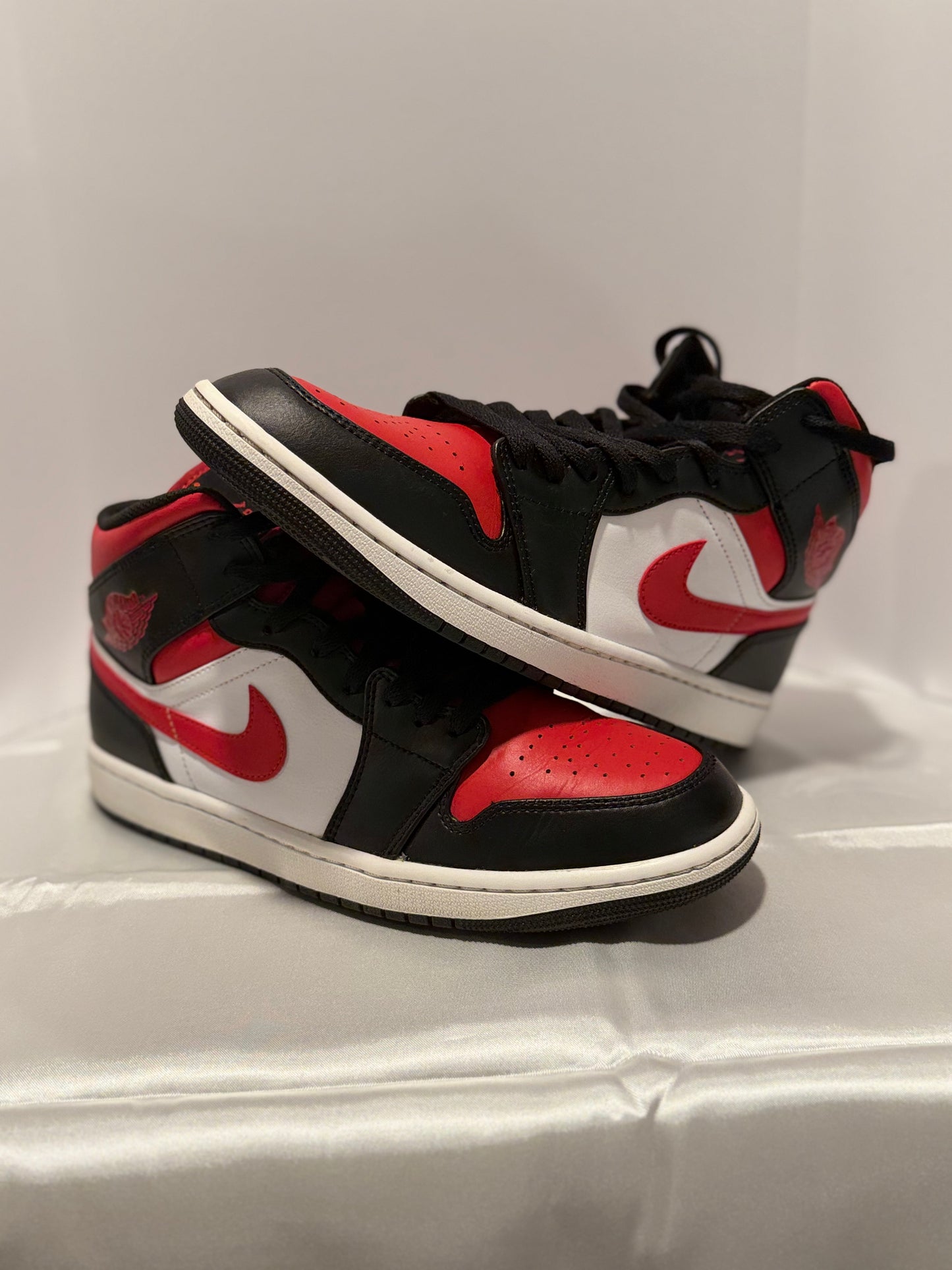 Jordan 1 Mid ‘Bred Toe’