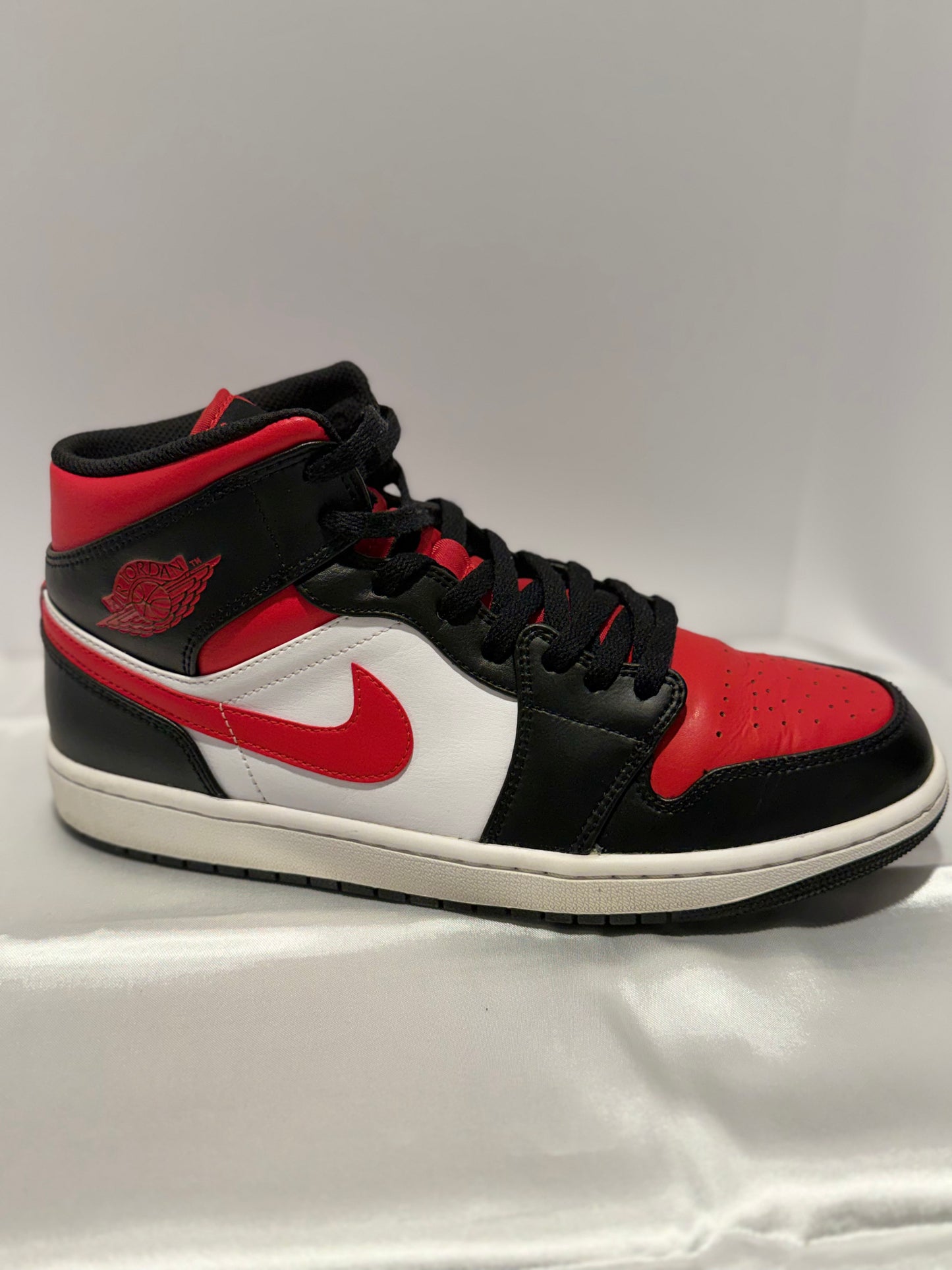 Jordan 1 Mid ‘Bred Toe’