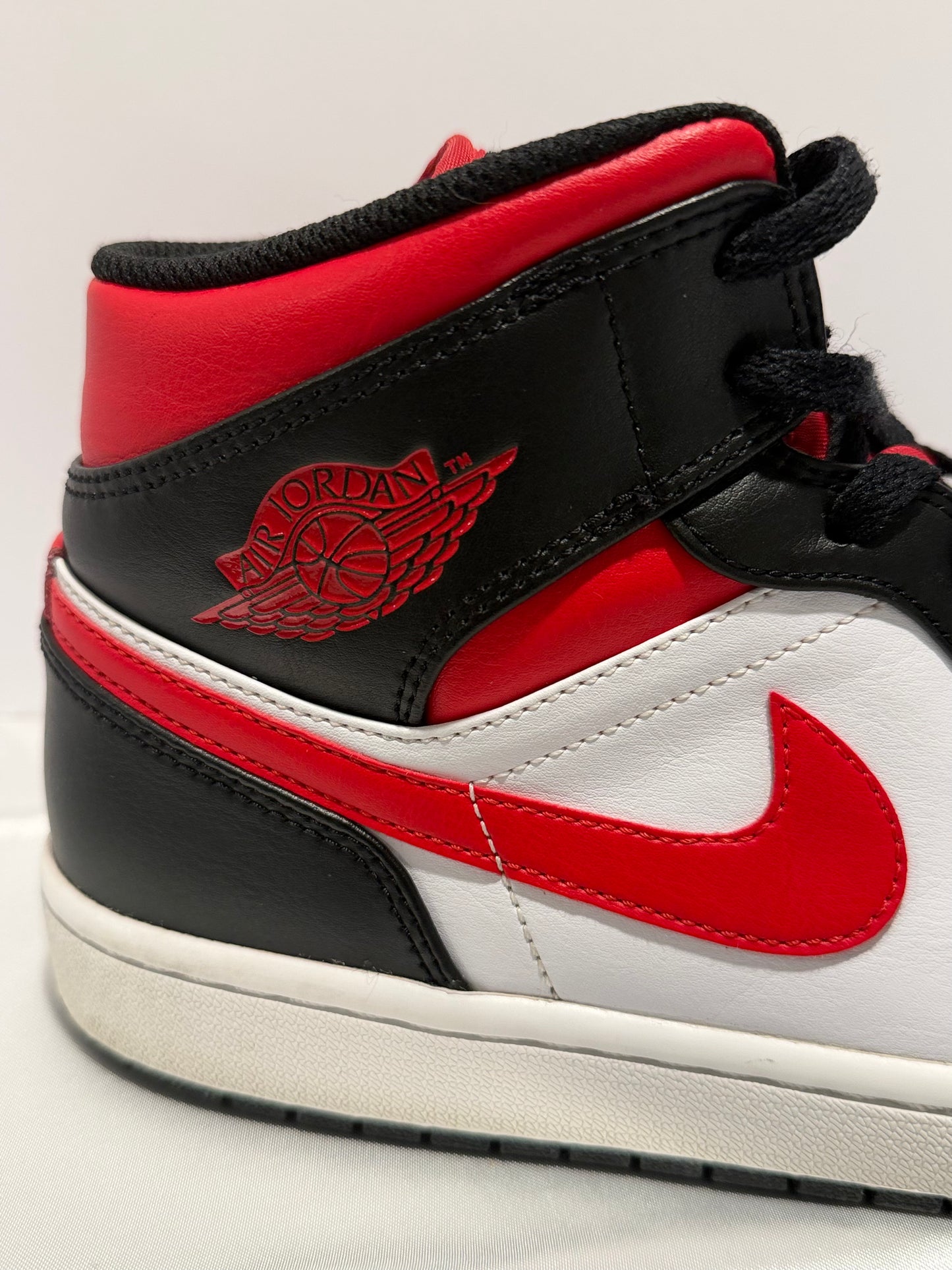 Jordan 1 Mid ‘Bred Toe’