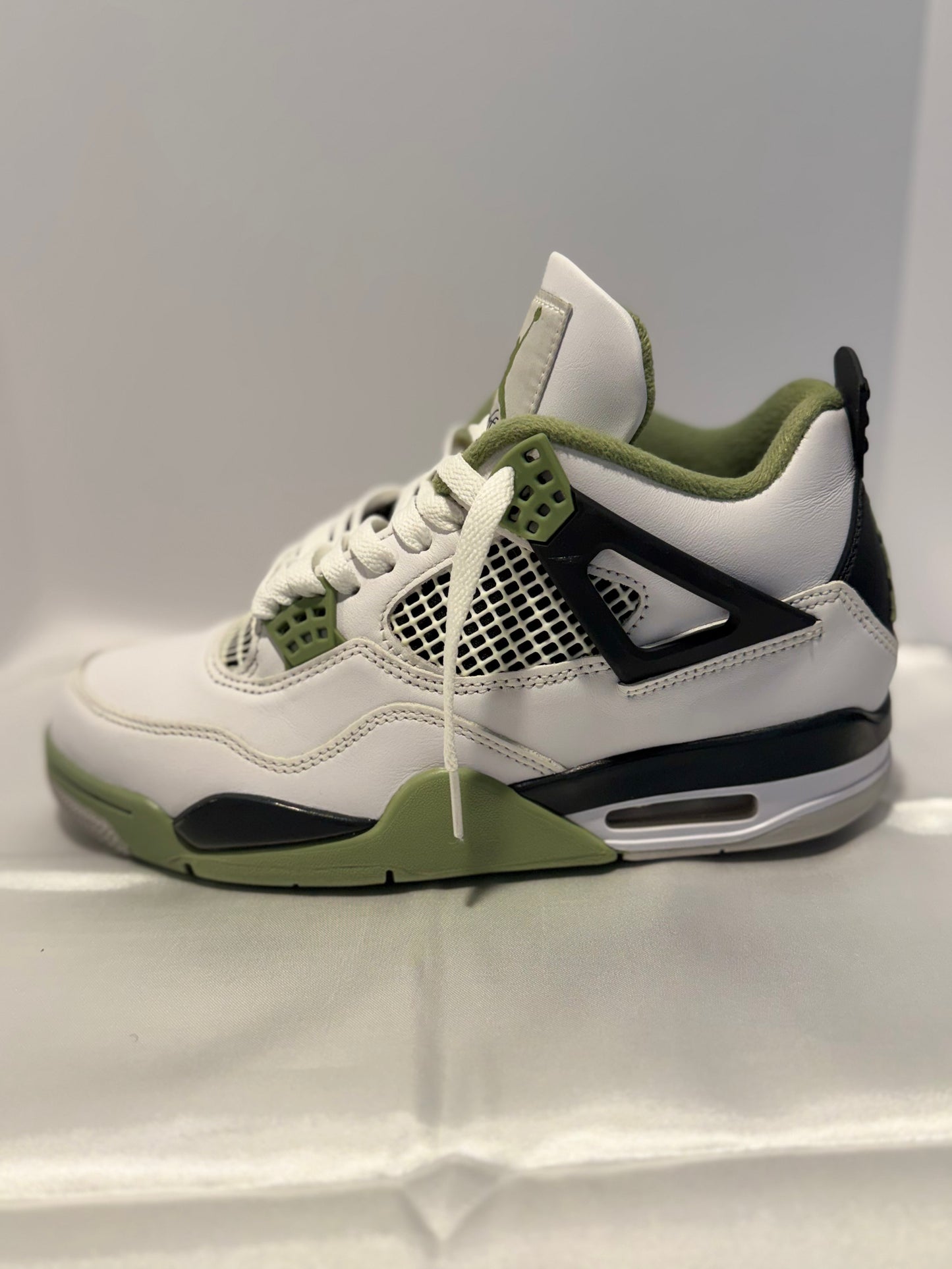 Air Jordan 4 Retro Seafoam