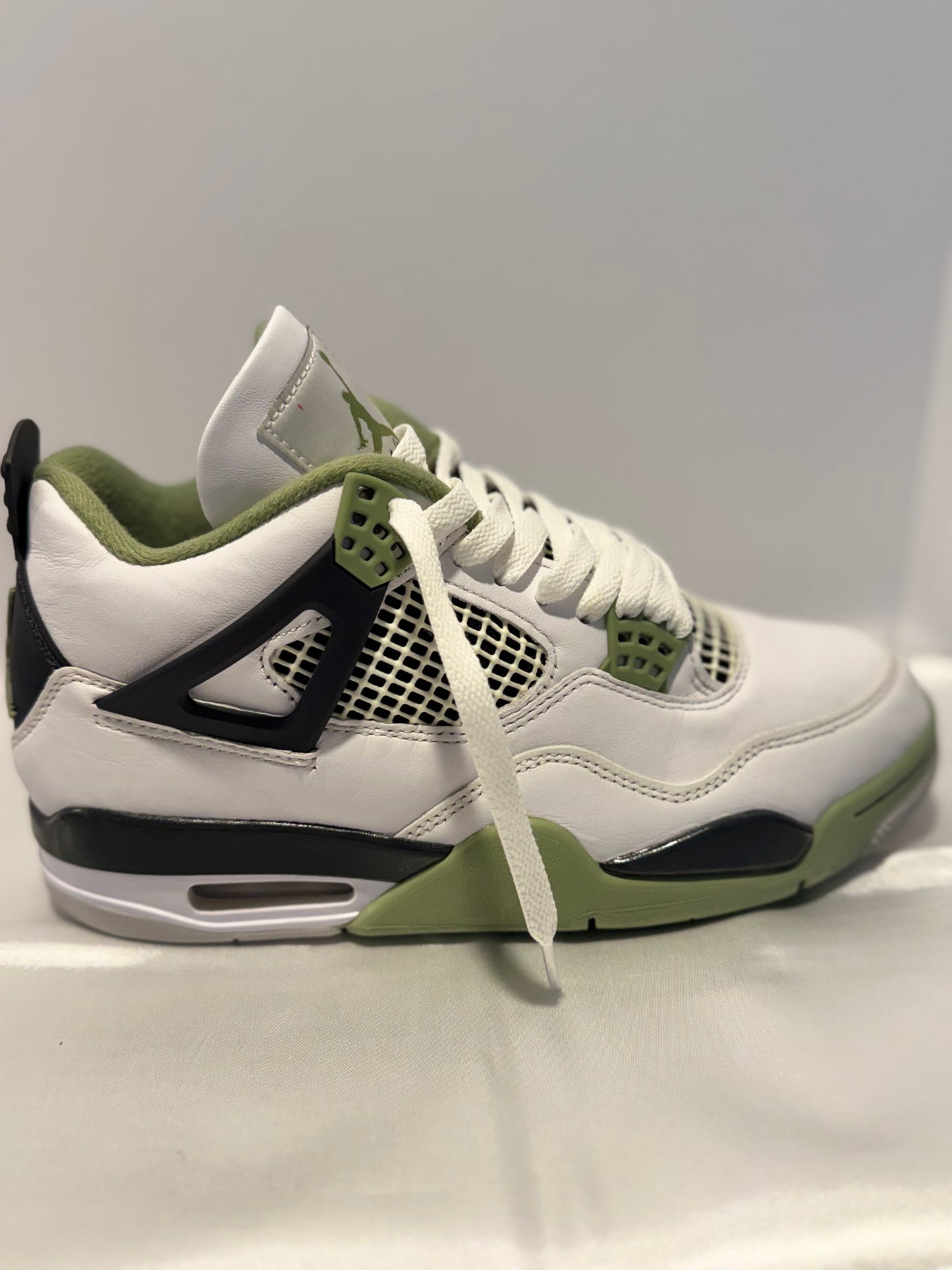 Air Jordan 4 Retro Seafoam