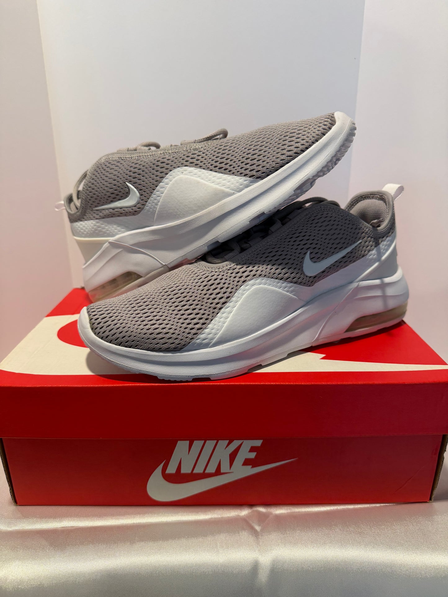 Nike Air Max Motion 2 Atmosphere Grey White